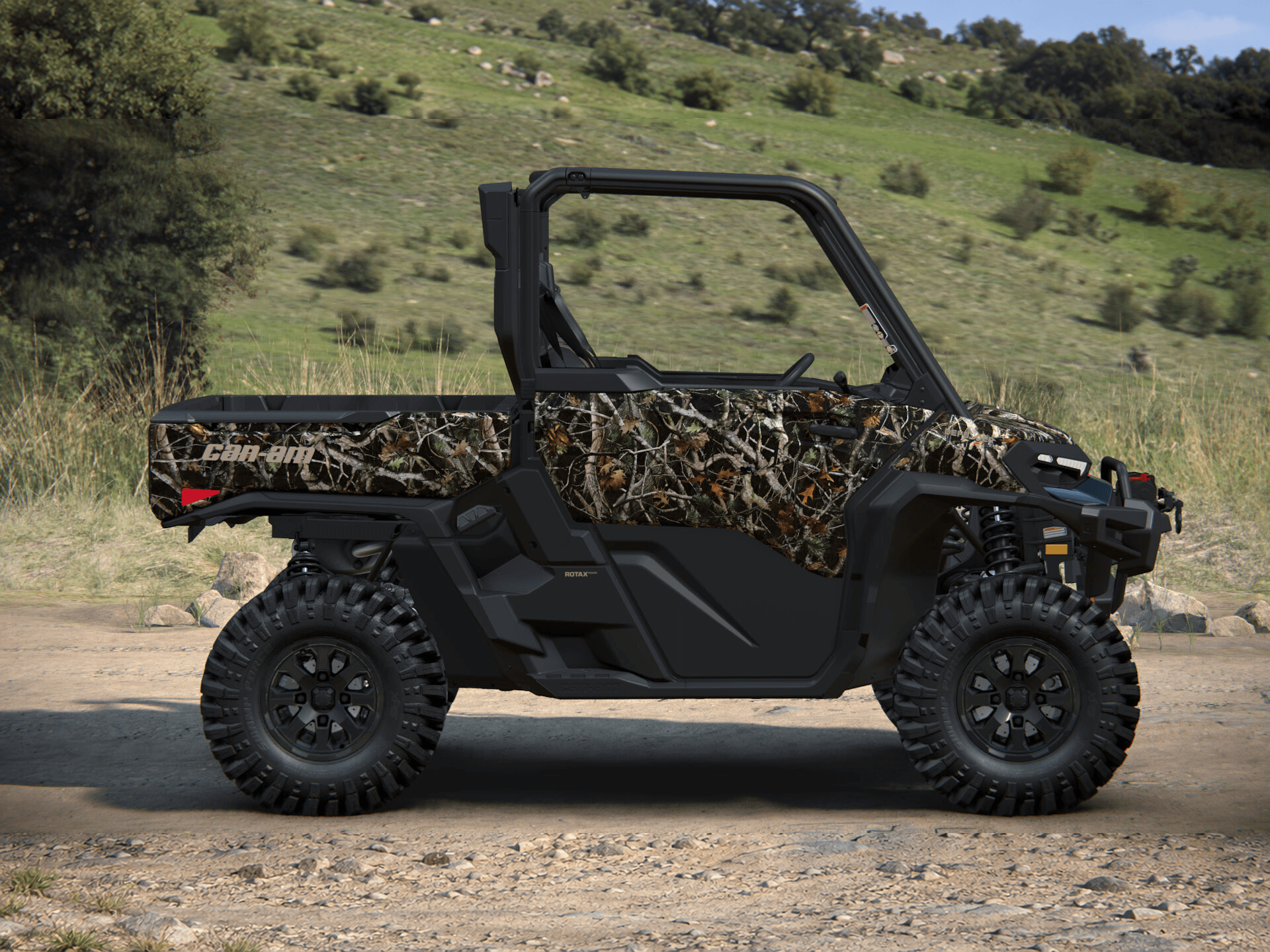 Can-Am Defender X mr with half-doors 2027, Dark Wildland Camo, 0008YVB00 — Справа