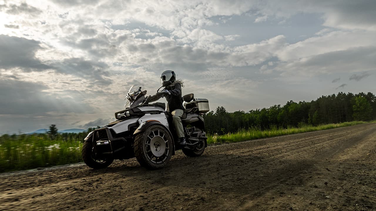 Can-Am Canyon на гравийной дороге.