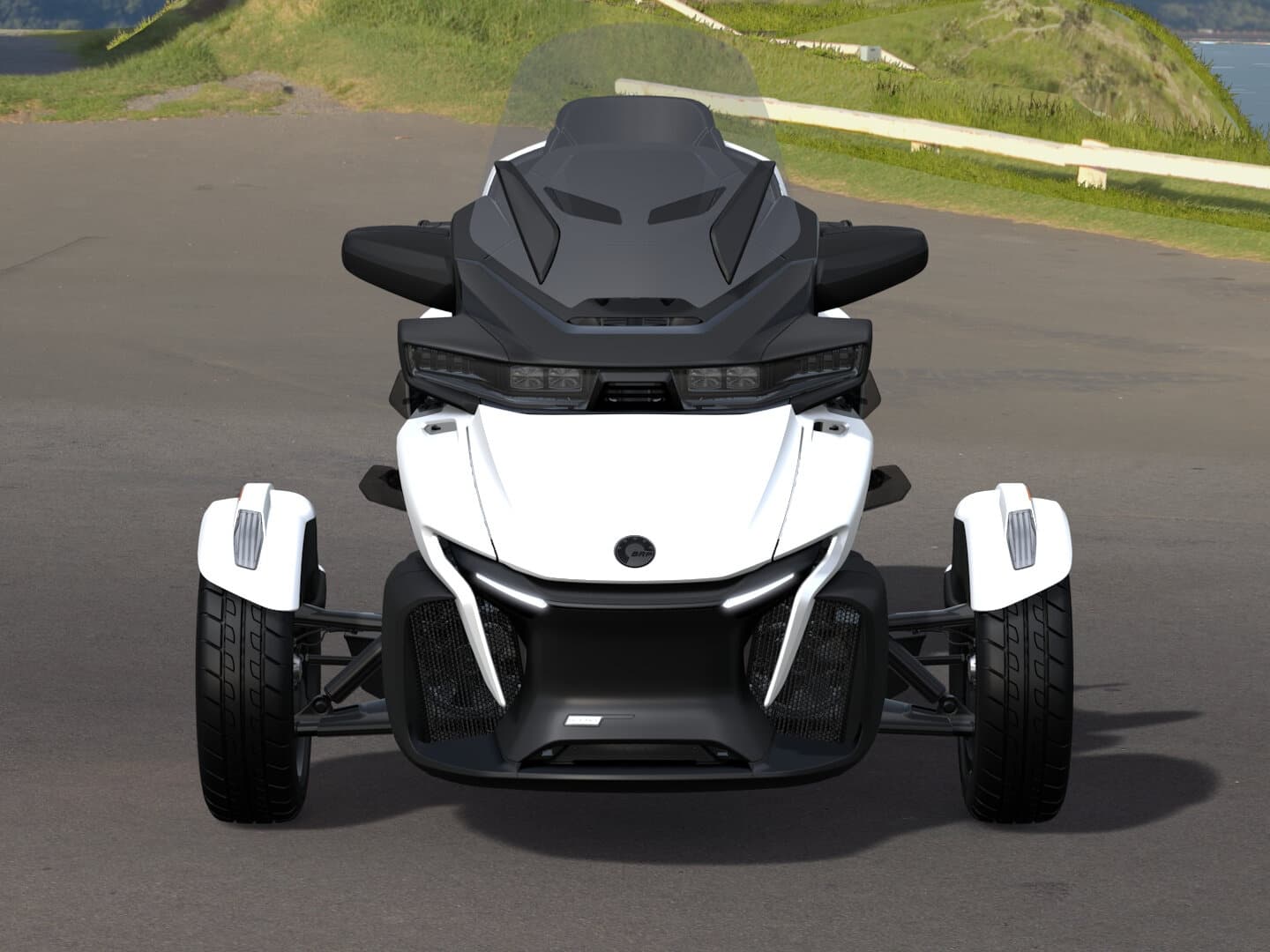 Can-Am Spyder RT Sea-to-Sky 2026 — Vegas White Satin — Вид спереди