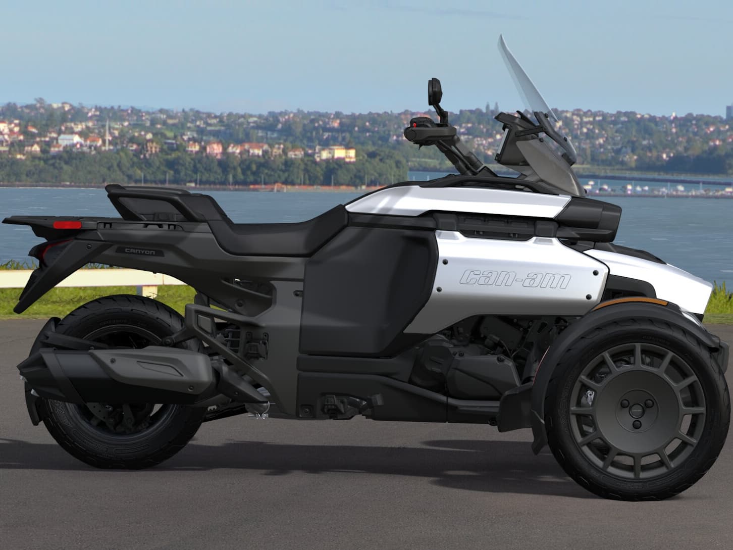 Can-Am Canyon 2026 — Sterling Silver Satin — Вид сбоку