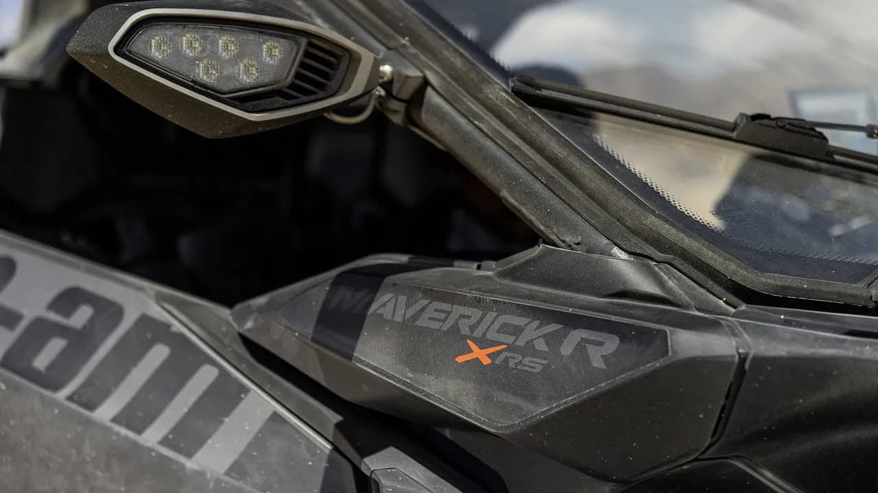 Ветровое стекло и дополнительный свет на Maverick R