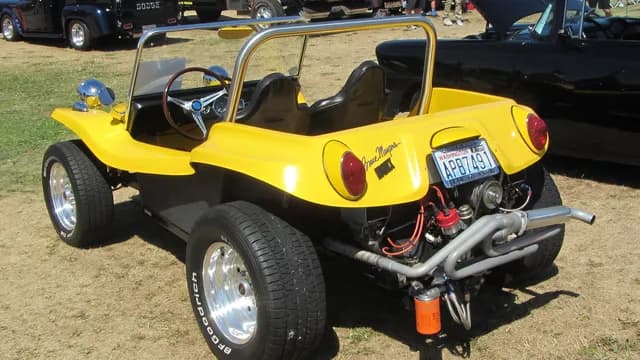 Meyers Manx со стеклопластиковым кузовом.