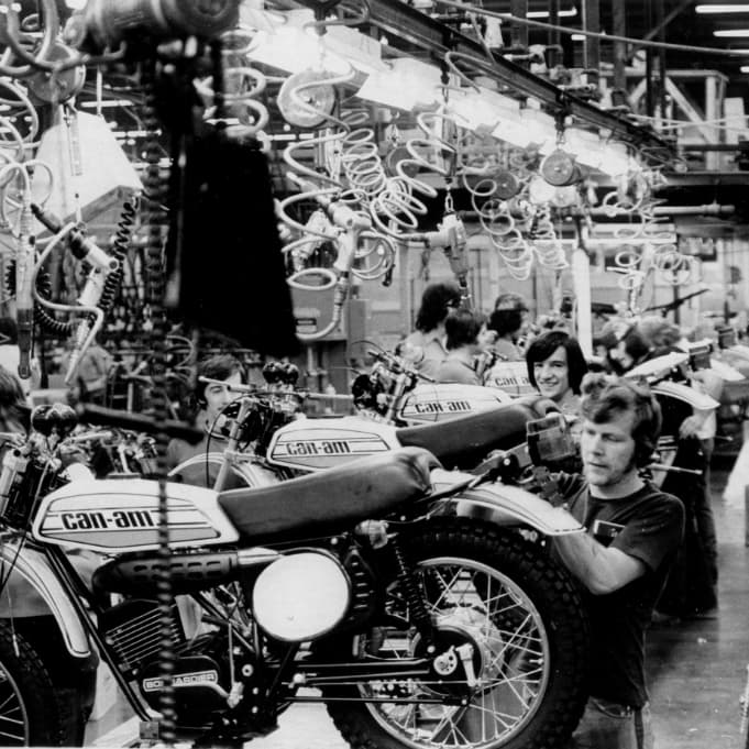 Сборка мотоциклов Can-Am в Валькуре, 1973–1974 годы.