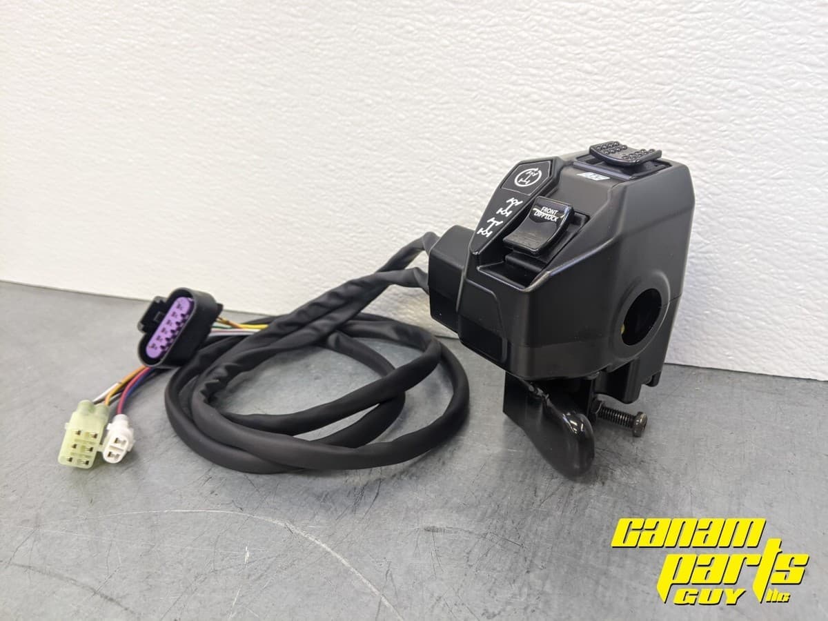 Пульт iTC с переключателями 2WD/4WD и FRONT DIFF LOCK; деталь 707003185 по каталогу.