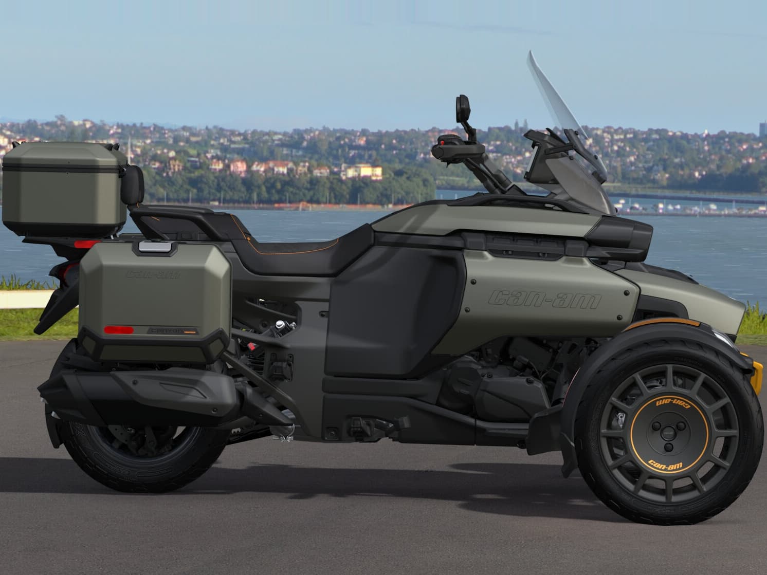 Can-Am Canyon Redrock 2026 — Moss Green Satin — Вид сбоку
