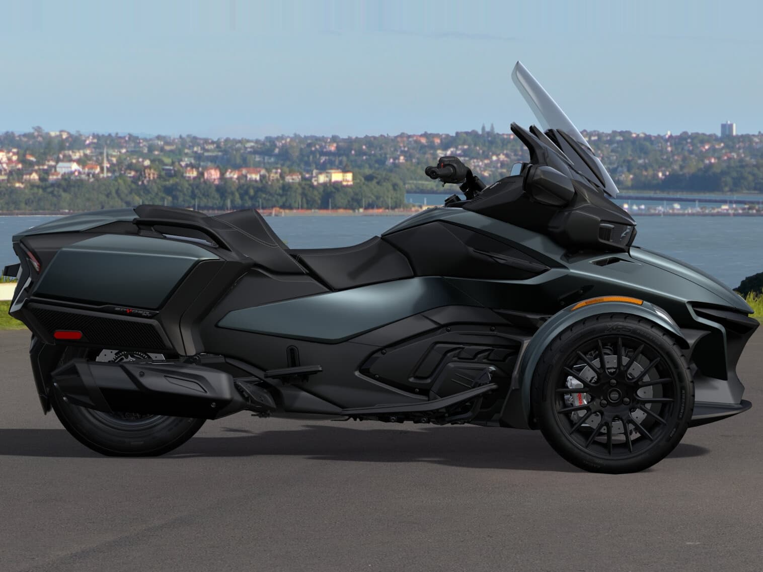 Can-Am Spyder RT 2026 — Mineral Blue — Вид сбоку