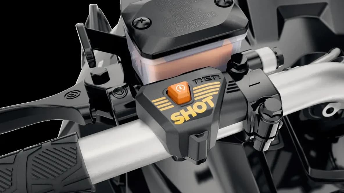 Рычаг тормоза и кнопка запуска SHOT на руле Ski-Doo