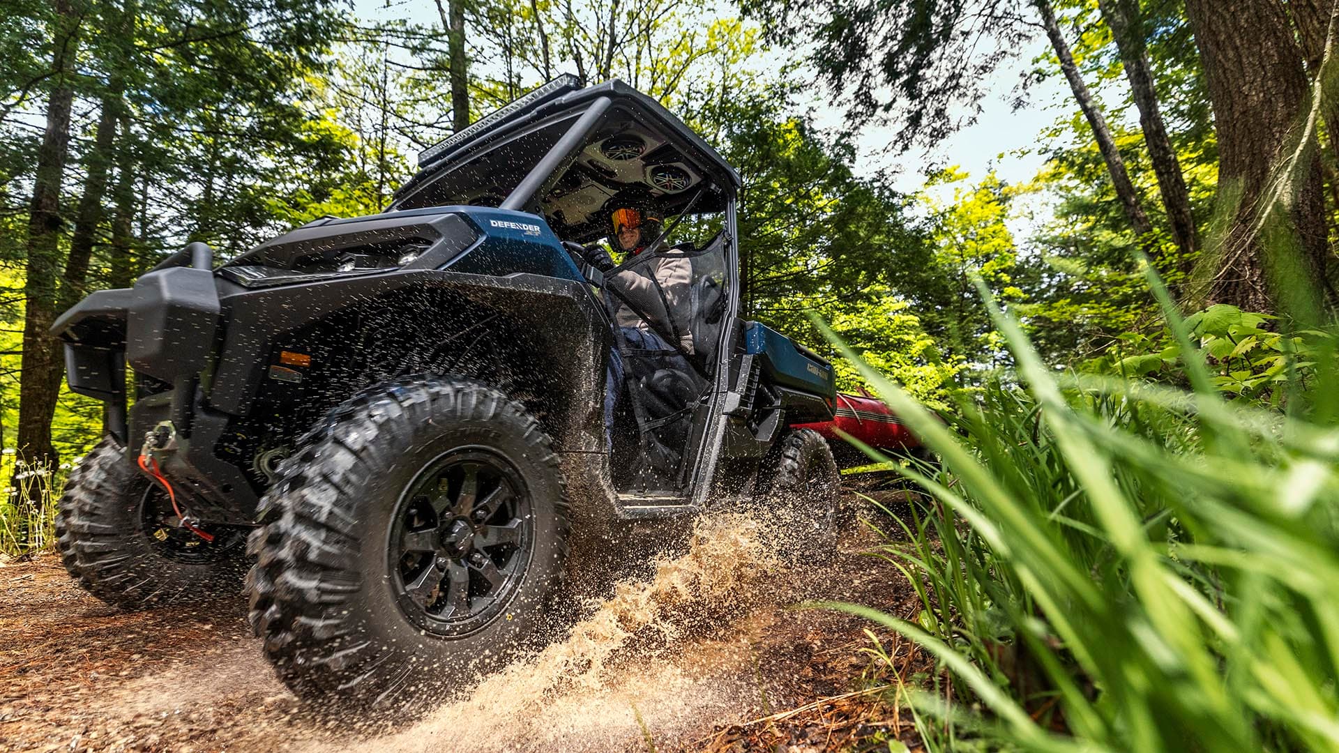 Defender XT HD11 в движении, модельный год 2026.