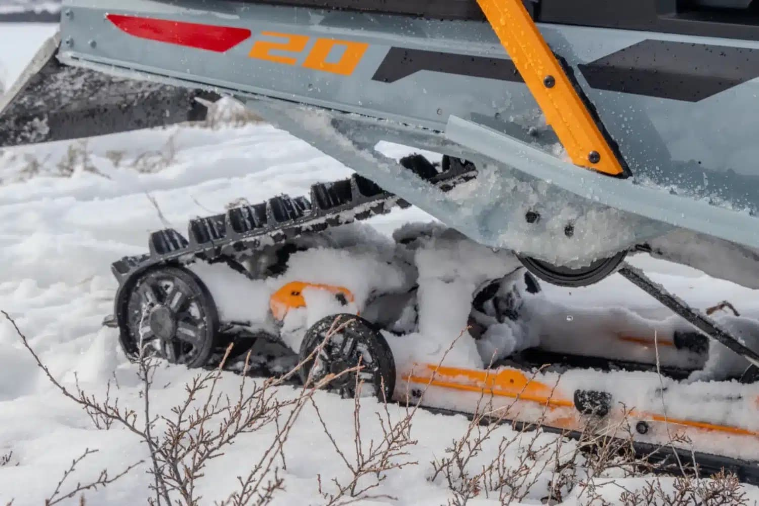 Задняя подвеска uMotion и гусеница Ski-Doo Skandic SE 2027